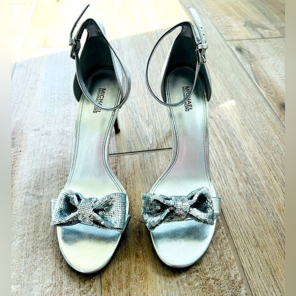 MICHAEL KORS PARIS SANDAL SILVER Size 9 - Picture 1 of 6